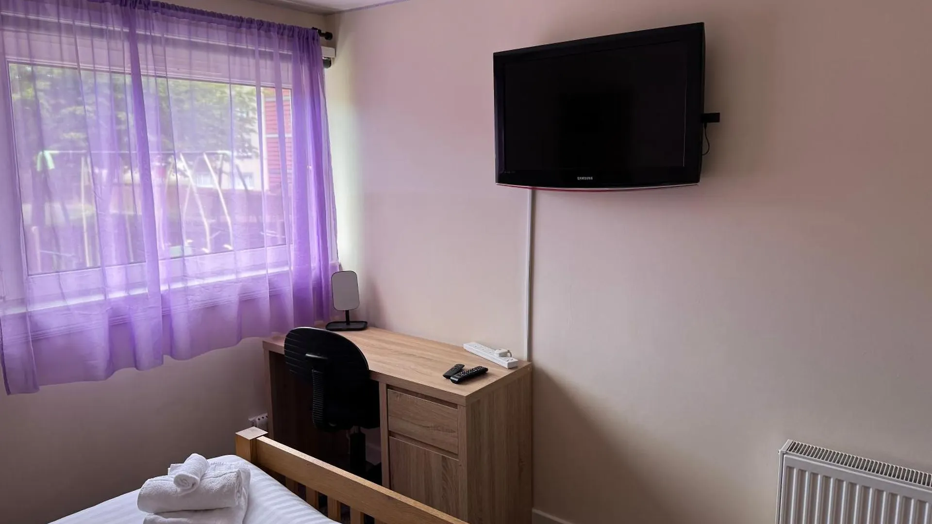 It Is A Spacious And Beautiful Home Edinburgh Daire