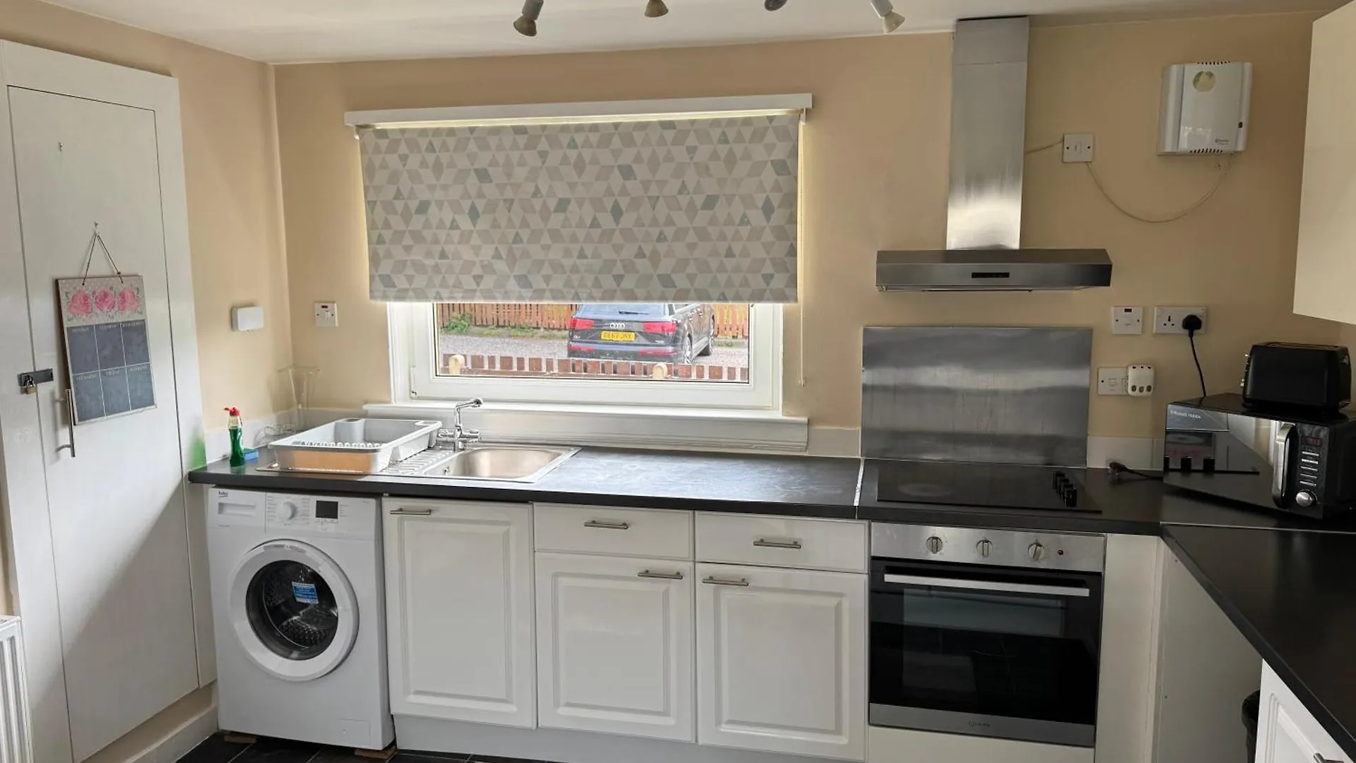 It Is A Spacious And Beautiful Home Edinburgh Daire